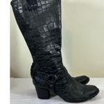 Women's Born Knee Photo 5