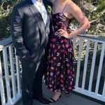 AMUR Afra Pleated Black Bisou Pink Red Lips Lip Kisses Midi‎ Dress Photo 3