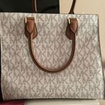 Michael Kors Handbag Photo 2