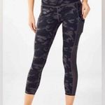 Fabletics power hold Mika high waisted pocket Capri leggings camo green 2X NWT Photo 0