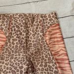Good American Good America pink beige tan gym biker workout shorts size 7 Electric Feel Animal Photo 4