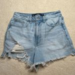 Hollister : Ultra High-Rise Mom Short 3” Light Wash Photo 0