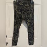 Lululemon like new Tight Stuff Tight Hi-Rise cropped in Pop Fatigue Green size 6 Photo 2