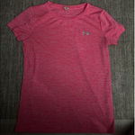 Under Armour  size Xsmall woman’s loose fit heat gear short‎ sleeve top Photo 0