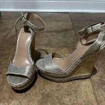 Jennifer Lopez JLo Gold Heels Photo 2