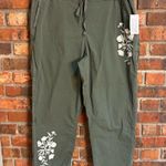 Style & Co NWT . womens embroidered cropped straight twill tape pants green L Photo 0