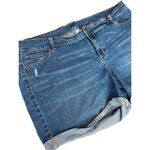 Old Navy  Plus Boyfriend Fit Mid-Rise Cuffed Hem Denim Shorts Medium Wash Size 24 Photo 4