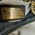 Mario Valentino Valentino By Vera signature leather shoulder bag. Photo 11