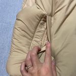 Forever 21  Cropped Puffer Vest Size XS in Beige Photo 3