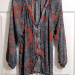 Soho  Jeans Paisley top with Tie front - size Medium Photo 0