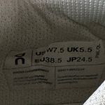 on cloud Sneakers Photo 2