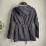 Merona  Women's Small Gray Hooded Windbreaker Water Resistant Jacket Photo 3