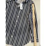 Chico's NEW  Shirt Womens Small No Iron Chic Stretch Workwear Quiet Luxury Career Photo 5