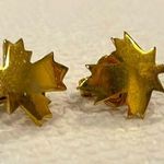 Trifari Vintage CROWN GoldTone Maple Leaf π ClipOn Earrings Photo 1