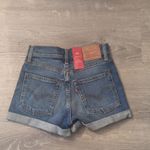 Levi's wedgie fit high rise shorts size 24 Photo 4