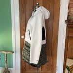 UAS Under Armour Sportswear
Colorblock Quilted Technical Parka
Jacket Sz M White Size M Photo 3