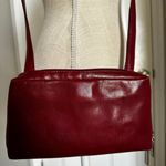 Hobo International Hobo crossbody in polished leather with inside dividers for cards, pockets Photo 3