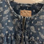 Free People We The Free Layla Printed Denim Jacket in Blue Fog Size Large EUC Worn Once! 💙💙💙 Photo 5