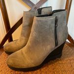 Sorel grey wedge platform booties size 9.5 Photo 4