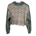 Buckle BKE Gimmicks Pieced Crochet Cropped Pullover Sweatshirt Size S Boho Chic Hippie Photo 2