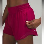 Lululemon Hotty Hot High-Rise Short Photo 6