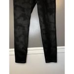 Hue Leggings Womens Medium Black Camo High Rise Stretch Pull On Style 20595 Photo 2