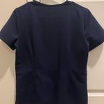 FIGS Casma  Three-Pocket Scrub Top Navy Photo 2