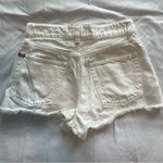 Alice + Olivia Women’s Cut-Off Shorts White Distressed Frayed High Rise Size 28 Photo 6