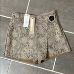 DO+BE  Hiss Me With That Skort size Small Photo 0