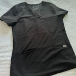 FIGS Casma Short Sleeve Scrub Top In Black Photo 4