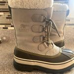 Sorel Women’s Caribou boot size 6 Photo 2