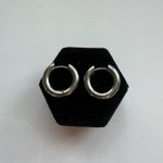 Silver hoop earrings non tarnish and comfy Photo 3