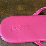 Loft  Women’s Modern pink Flip Flops sz 7 Photo 6