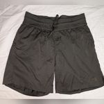The North Face NWOT Aphrodite Motion Bermuda Shorts Women's Small Black Photo 0