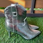 Guess New Wurlie Western Stiletto Heeled Metallic Snakeskin Bootie, Size 5.5 Photo 3