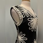 Felicity Statement Black/White Floral Appliqué sleeveless midi dress size Small Black Photo 3
