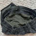 Lululemon  Hotty Hot Low Rise Short Womens Size 6 Green Camo Lined Drawstring GUC Photo 4