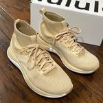 Lululemon Chargefeel Workout Mid 5.5 Photo 0