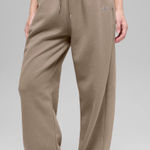 Alo Yoga  Accolade Sweatpants Straight Leg Photo 0