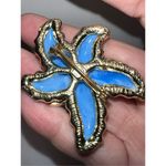 Vintage Gold Tone Acrylic and Aurora Borealis and Blue Crystal Starfish Brooch Photo 6