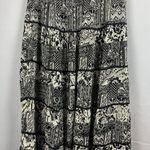 Dress Barn Women’s  Size 14/16 Black & White Patterned Skirt. Photo 0