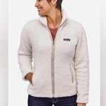 Patagonia Women’s zip up fleece cream size small Photo 0