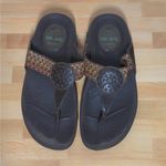 Skechers Brown Cali Tone Ups Sandals Flip Flops Boho Toe Post Thong - Size 7 Photo 3