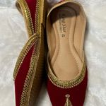 Elegant Handcrafted Women's Punjabi Jutti Photo 4