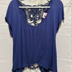love on a hanger Open back shirt Photo 0