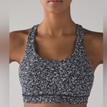 Lululemon Women’s Invigorate Sports Bra in White/Black Size 8 Photo 3