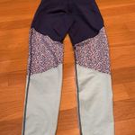 Old Navy  active women’s legging size medium. Photo 8