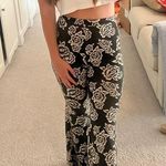 BLACK AND WHITE ROSE FLARE LEGGINGS Photo 1
