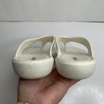 Minnetonka Size 8 Sandals Painted Poppy Thong Flip Flops White Cushioned Women’s Photo 8