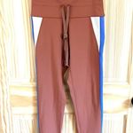 Aerie  Offline Goals 7/8 Hi-Rise Peach Leggings. Size Medium. Photo 2